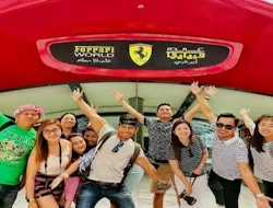 Abu Dhabi: Private City Sightseeing Tour + Ferrari World Entry Ticket